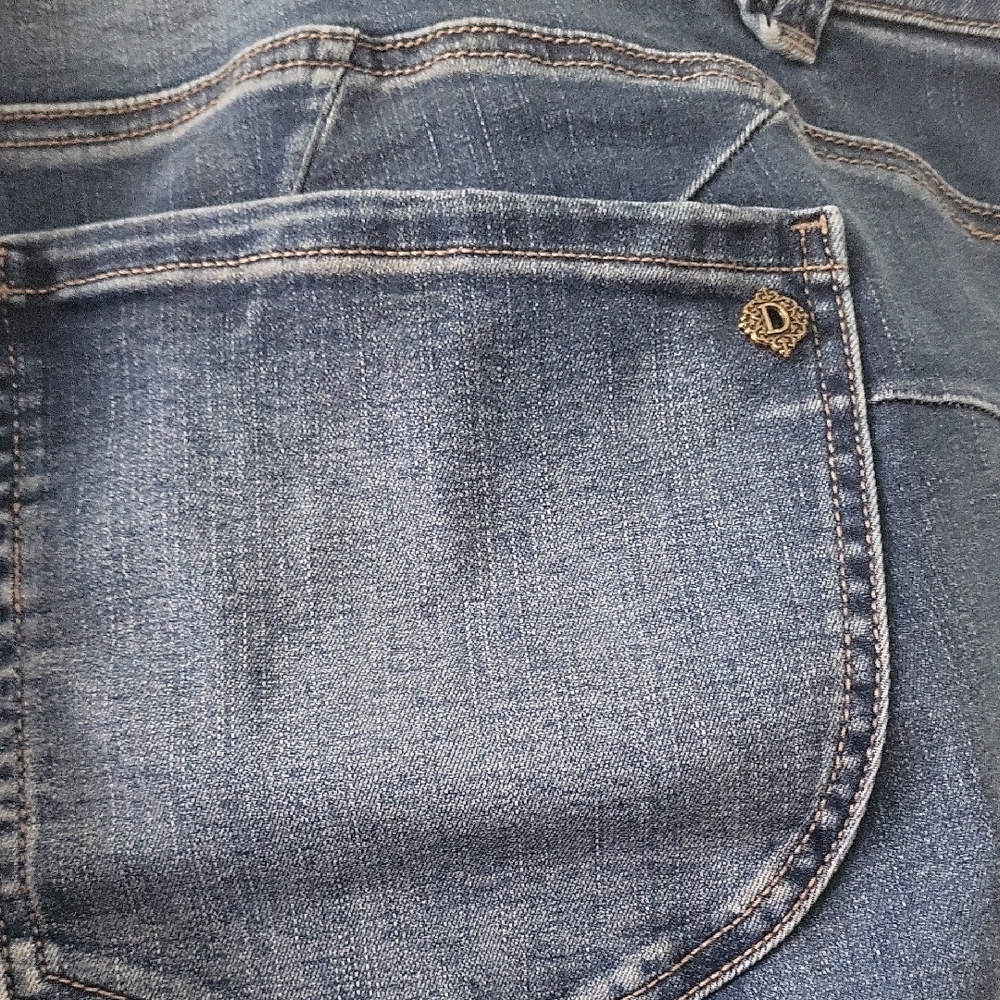 Democracy Blue Distressed Relaxed Jeans with Classic Indigo Finish - 24 W - Picture 6 of 7